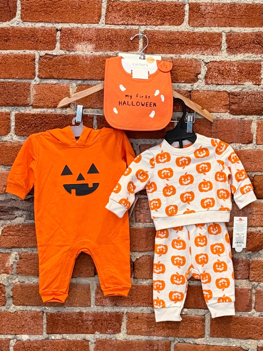 🎃 NWT Cat & Jack Halloween Baby Outfit Bundle  - Romper - Sweatsuit - Bib 🎃